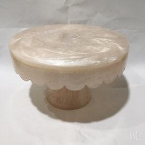Support à gâteau élégant en résine pour anniversaire - Product Image 4