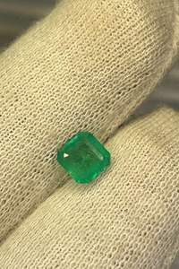 มรกตธรรมชาติทรงแปดเหลี่ยมขนาด 5.60x5.80 มม. สวยงามน่าทึ่ง เหมาะสำหรับทำเครื่องประดับ - Product Image 2