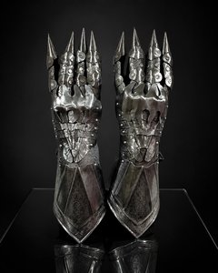 Gants de guerrier en acier inoxydable plaqué argent, artisanat en métal moulé, thème de personnage de film et de série TV, objet d'art de collection, antique et moderne - Product Image 4