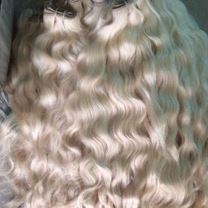 Prix d'usine # Extensions de cheveux humains vierges 100% naturels, tissées à la main, couleur blond miel platine 613, ondulées, fournisseur de tissages - Product Image 1