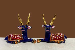 NIRMALA HANDICRAFTS Renne assis en métal émaillé Meenakari, design moderne, bleu roi, sur pied, artisanal - Product Image 4