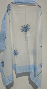 Pareo de algodón con estampado a mano, ideal como cubrebikini, pañuelo ligero estilo bohemio para mujer, accesorio para vacaciones. - Product Image 4