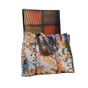 Sac fourre-tout Veet en coton matelassé fait à la main écologique Boho réversible Design floral sac d'épicerie robuste fermeture à glissière deux - Product Image 1