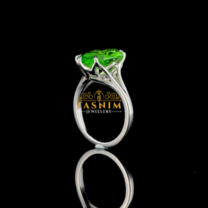 แหวนหมั้นผู้หญิง Tasnim รุ่น Merquce Cut Solitaire VVS Moissanite ประดับเพชรแบบ Prong Setting สไตล์คลาสสิก ตัวเรือนเงินชุบทองคำขาว - Product Image 4