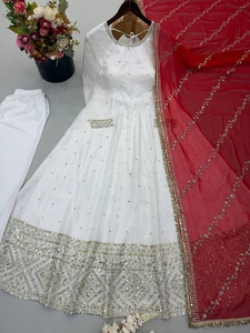 Ensemble Anarkali traditionnel blanc pour femme avec dupatta rouge, coupe ample longue jusqu'au sol, idéal pour les mariages et les soirées - Product Image 6