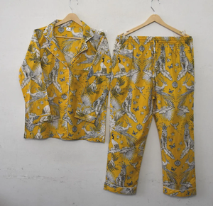 Pijama de Algodón con Estampado Safari Color Mostaza Dorado Vibrante, Transpirable, de Secado Rápido, con Botones, Camisa de Manga Larga y Pantalones Largos para Verano - Product Image 3