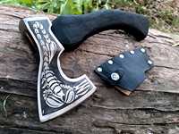 Hache Viking forgée à la main sur mesure, hache de chasse et de camping en plein air, manche en bois, outil de survie, option en acier Damas, cuir