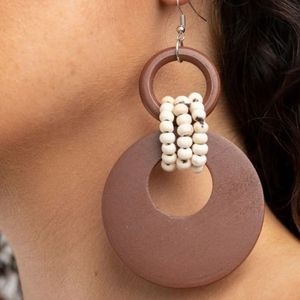 Pendientes ligeros de madera con diseño floral para uso casual y diario, joyería festiva de moda hecha a mano para mujer, aretes colgantes llamativos. - Product Image 3
