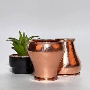 Macetas Decorativas de Metal Hechas a Mano con Vidrio de Cobre, Diseño Minimalista Sólido, Regalo para Adultos - Product Image 1