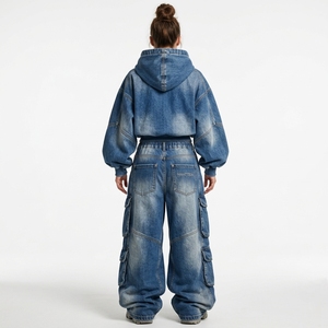 Ensemble survêtement cargo en jean bleu pour femme, sweat-shirt court oversize et jean baggy à jambe large, streetwear personnalisé - Product Image 2