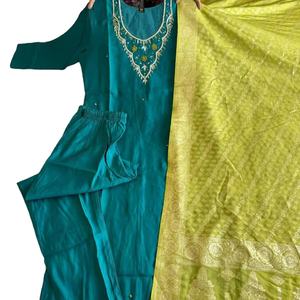 Conjunto de parte superior e inferior de seda romana de alta demanda 2024 para uso diario y de oficina con aspecto de boda y fiesta listo para enviar - Product Image 1