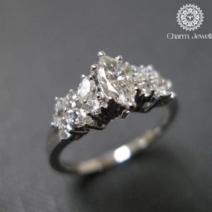 Bague de fiançailles pour femme Charm Jewell en moissanite taille coussin, argent 925 plaqué rhodium, sertissage à griffes, style classique, certifiée IGI - Product Image 1