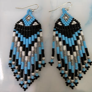 Boucles d'oreilles en perles de rocaille tissées vibrantes avec glands Style bohème à la mode pour chaque symbole religieux chrétien Fashionista - Product Image 4