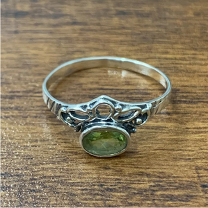 Bague classique au design élégant, pierre précieuse péridot taille ovale (1,3 gramme), bijoux en argent 925, à porter pour toutes les occasions - Product Image 3