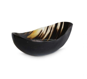 Tazón de Cuerno de Búfalo de Diseño Único, Hecho a Mano, Plato para Servir Natural, Vajilla Rústica para Mesa, Disponible para la Venta - Product Image 2
