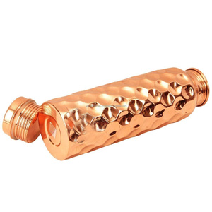 Bouteille d'eau en cuivre pur 1000 ml, martelée diamant, motif nid d'abeille, ayurvédique, anti-fuite, pour sport et fitness, vente en gros - Product Image 6