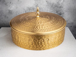 Masala Dabba de Latón Indio con 7 Frascos, Organizador de Especias Hecho a Mano, Contenedor de Condimentos para Cocina, Especiero Tradicional de Latón - Product Image 4