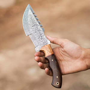 Cuchillo de caza y camping multifunción de acero de Damasco parcialmente dentado con mango de asta de ciervo y funda de cuero - Product Image 5