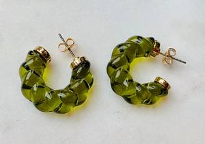 Vente en gros d'objets artisanaux en résine de style vintage de Hong Kong, motif MODEL, écologiques, faits à la main, élégants, tendance, polyvalents, luxe léger - Product Image 3