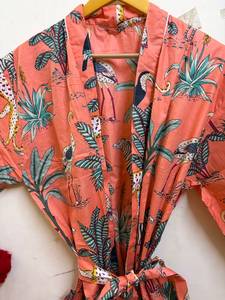 Bata Kimono de Algodón Floral Personalizada con Cuello en V y Cierre de Cordón, Transpirable, Ligera, para Mujer, para Spa, Playa, o como Bata de Dama de Honor - Product Image 2