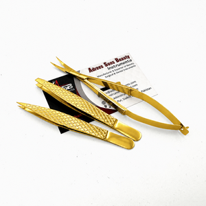 Pinzas para Cejas con Logotipo Personalizado en Chapado en Oro, Calidad Profesional, Acero Inoxidable, Punta Inclinada y Puntiaguda, Tijeras para Cejas con Resorte - Product Image 1