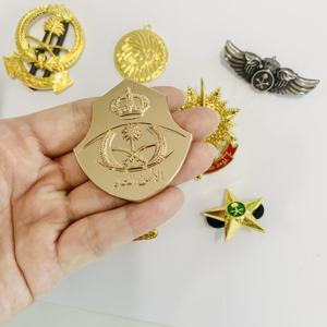 Épingles à revers personnalisées de haute qualité avec logo, badges en métal, broches, écussons pour uniformes et blazers - Product Image 2