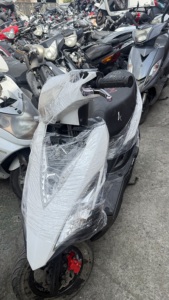 Moto d'occasion en gros avec kit de pièces gratuit, marque japonaise, prête à rouler, expédition en conteneur dans le monde entier - Product Image 6