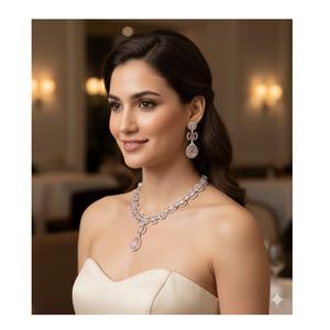 ชุดสร้อยคอทองเหลืองคุณภาพสูงสำหรับผู้หญิง ดีไซน์แบบดั้งเดิม พร้อมเครื่องประดับดีไซน์หรูหราและงานตกแต่งระดับพรีเมียม เหมาะสำหรับงานแต่งงานและเจ้าสาว - Product Image 1