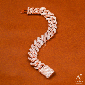 กำไลข้อมือโมอิสซาไนต์ทรงเรขาคณิตชุบทองคำสีกุหลาบจาก AARVA JEWELS ประดับเพชรทรงเหลี่ยมเจียระไน หรูหรา เหมาะสำหรับทั้งชายและหญิง ของขวัญสำหรับงานปาร์ตี้ - Product Image 5