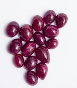 พลอยทับทิมแดงธรรมชาติแบบคาโบชอง ไม่ผ่านการอบความร้อนหรือการปรับแต่ง – ขนาดผสม 4.80 ถึง 13.60 กะรัต – รวม 121.85 กะรัต – ผู้ผลิตขายส่ง - Product Image 1