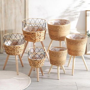 Support de plante en rotin naturel, parfait pour les tables, les sols et les entrées, pour l'arrangement décoratif des plantes. Vente en gros depuis l'Inde. - Product Image 4
