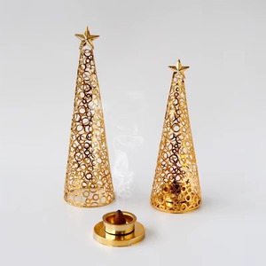 Brûleur d'encens en forme de cône doré avec design en maille étoilée, support décoratif d'aromathérapie, utilisation toute saison - Product Image 1
