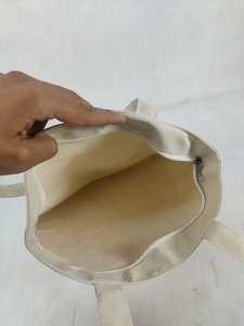 Sac fourre-tout en toile de coton grande capacité avec fermeture éclair sécurisée et poignées robustes - Product Image 4