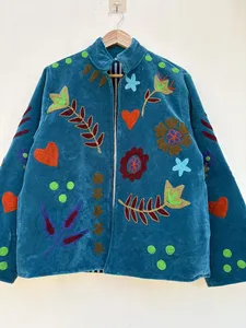 Chaqueta de terciopelo azul verdoso hecha a mano para mujer con bordado floral de corazones y cremallera frontal, abrigo de invierno tipo Oveoat - Product Image 3