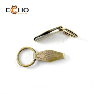 Clip de ceinture en laiton vintage fait à la main de luxe porte-clés en cuivre durable style rétro pour un usage quotidien - Product Image 3