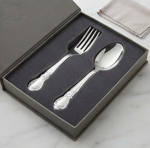Ensemble de couverts élégants finis argentés, fourchette et cuillère avec poignées ornées, compatibles lave-vaisselle, pour les mariages, les dîners et les fêtes - Product Image 6