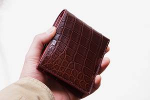 2025 tendance luxe marron fait à la main en cuir véritable à deux volets portefeuille pour hommes courte longueur Crocodile haut de gamme fournisseur du Vietnam - Product Image 5