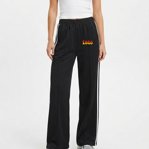 Pantalon de survêtement large pour femme OEM, noir, avec bande latérale, taille élastique, logo thermocollé, coupe décontractée, longueur intégrale, pour l'automne - Product Image 1