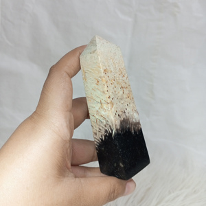 Pierre de racine de palmier d'Indonésie naturelle de haute qualité Obélisque en forme de pierres précieuses Artisanat Cristal de guérison 2,5X2,5X9 cm Vente en gros - Product Image 2