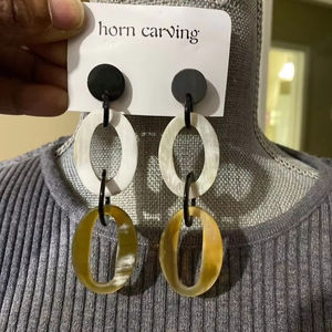 Boucles d'oreilles en corne de buffle faites à la main de haute qualité avec perle bijoux naturels de conception de vente chaude au prix de gros - Product Image 1