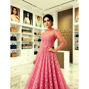 Vestido de Noche de Lujo Rosa, Bordado en 3D, de Seda Satén Ecológica |   Vestido Formal de Manga Larga con Corte en A - Product Image 3