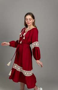 Robe brodée rouge d'Ukraine, style fait main avec détails de chemisier traditionnels, nouvelles arrivées, robe brodée à manches longues pour femmes - Product Image 3