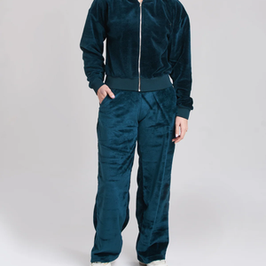 ชุดเซ็ตฮู้ดดี้และกางเกงจ็อกเกอร์กำมะหยี่สีเขียวอมฟ้าสำหรับฤดูหนาว รุ่น Velvet Luxe Unisex สวมใส่สบายหรูหราเหมาะสำหรับวันสบายๆ หรือใส่เดินเล่นในเมือง - Product Image 1