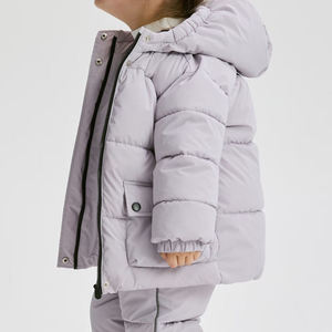Chaqueta Acolchada con Capucha Gris Claro, Unisex, Informal, para Invierno, Gruesa, con Relleno de Poliéster, Resistente al Viento, Corte Regular, Cierre de Botones - Product Image 2
