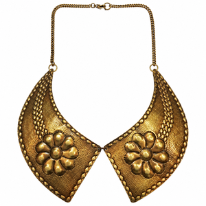 Collier ras du cou en laiton doré à motif floral, design orné de fleurs et de vigne en relief, bijoux fantaisie en gros pour boutiques - Product Image 3