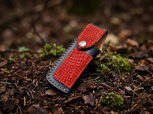 Couteau pliant artisanal en acier Damas de qualité industrielle avec manche en Micarta et étui en cuir pour le camping en plein air - Product Image 5