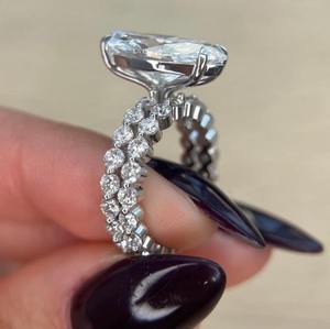 Bague de fiançailles et de mariage en diamant de laboratoire taille brillant de qualité supérieure, collection Trilogie, en argent/or, bijoux de luxe certifiés IGI - Product Image 4