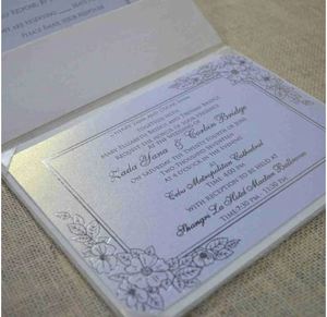 Folio d'invitation de mariage en soie blanche orné de perles de qualité supérieure avec broche en perles, par l'exportateur, à prix abordable - Product Image 5