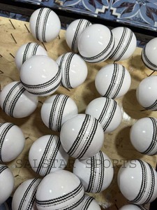 Wholesale Professional <b>Cricket</b> Colors Leather Club <b>Cricket</b> Ball 156GM Club League Balls Custom Logo 50 Overs Direct Factory - Product Image 3