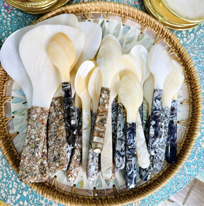 Cuillère de luxe vietnamienne en nacre, fabriquée à la main à partir de coquillages, pour servir le caviar, les desserts, le café et la crème glacée. - Product Image 5